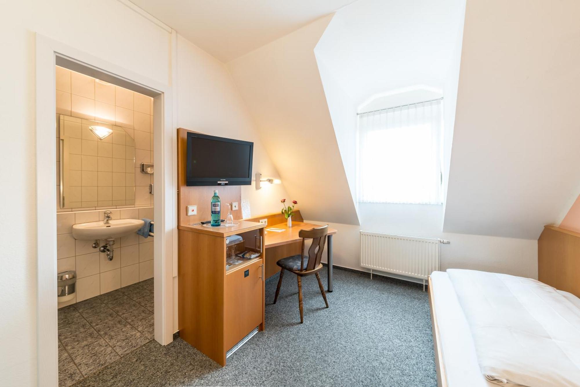 Hotel Restaurant Vater Rhein Woerth am Rhein Rum bild