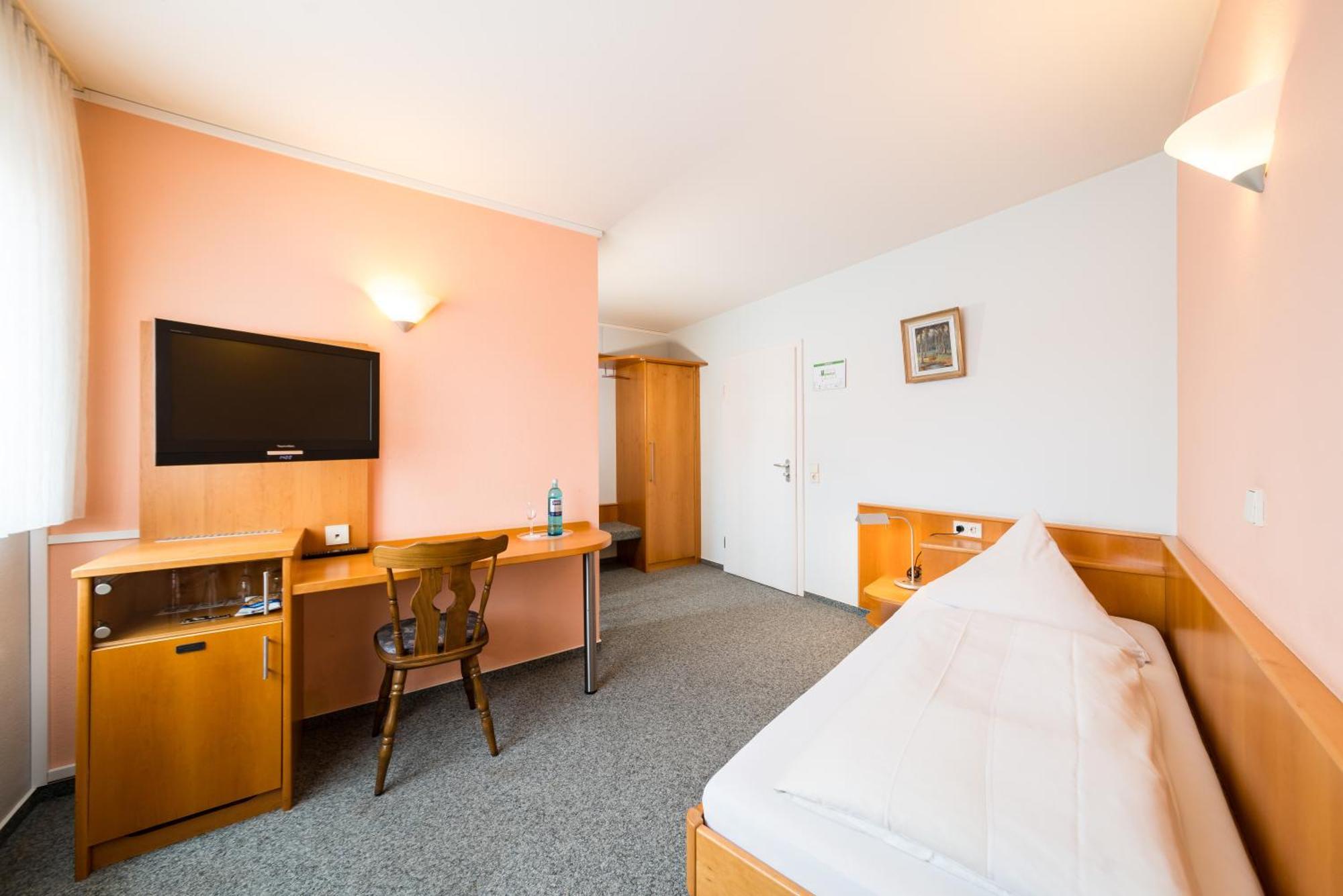 Hotel Restaurant Vater Rhein Woerth am Rhein Rum bild
